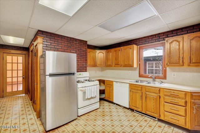 4 Harris Avenue, Albany, NY 12208