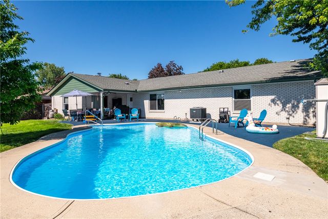 306 Scott Drive, Englewood, OH 45322