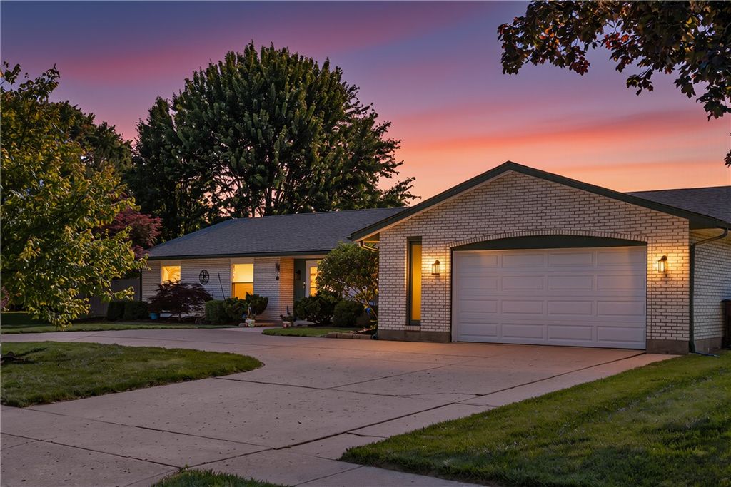 306 Scott Drive, Englewood, OH 45322