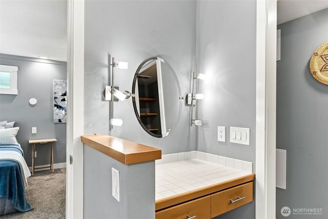 9375 NE Eric Avenue, Bainbridge Island, WA 98110