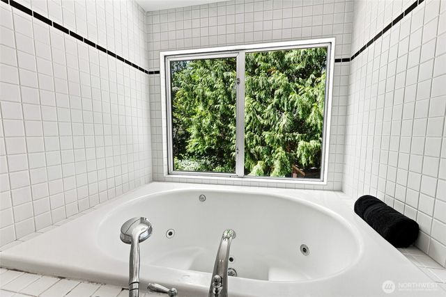 9375 NE Eric Avenue, Bainbridge Island, WA 98110