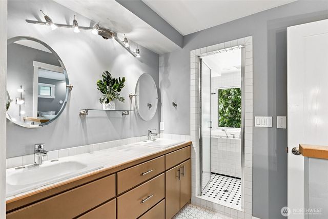 9375 NE Eric Avenue, Bainbridge Island, WA 98110