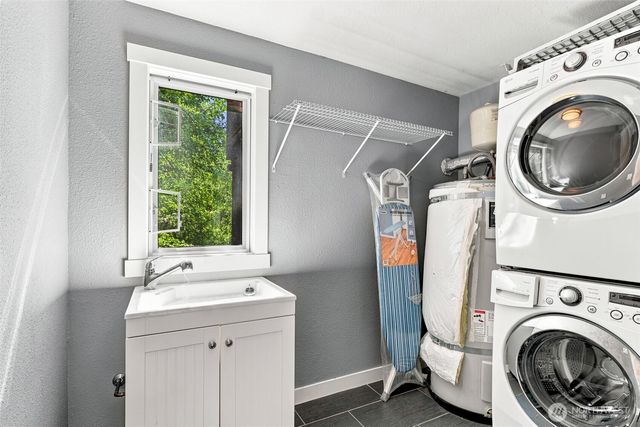 9375 NE Eric Avenue, Bainbridge Island, WA 98110