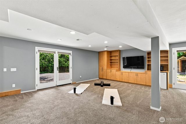 9375 NE Eric Avenue, Bainbridge Island, WA 98110