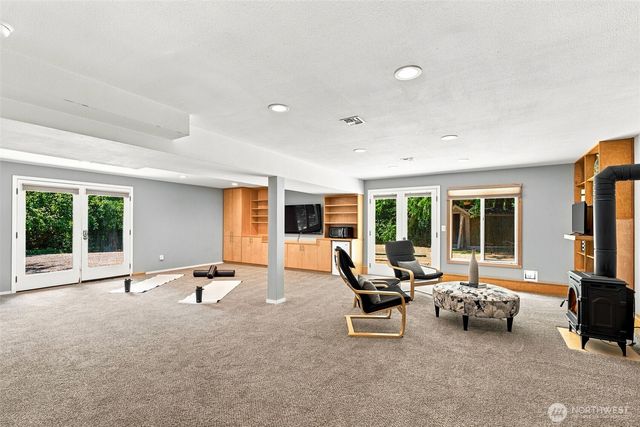 9375 NE Eric Avenue, Bainbridge Island, WA 98110