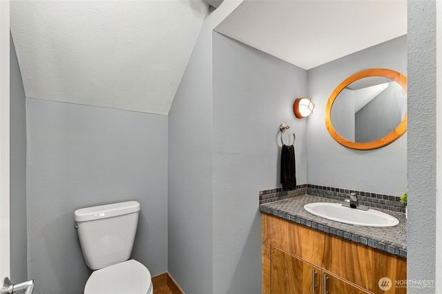 9375 NE Eric Avenue, Bainbridge Island, WA 98110