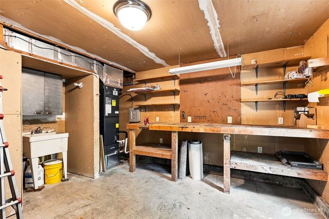 9375 NE Eric Avenue, Bainbridge Island, WA 98110