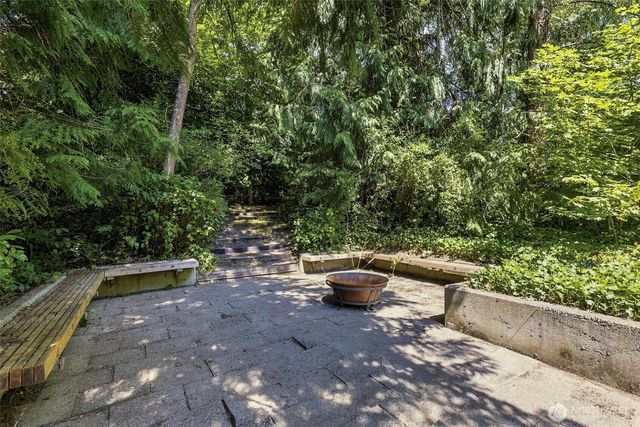 9375 NE Eric Avenue, Bainbridge Island, WA 98110
