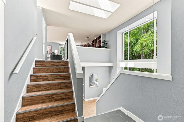 9375 NE Eric Avenue, Bainbridge Island, WA 98110