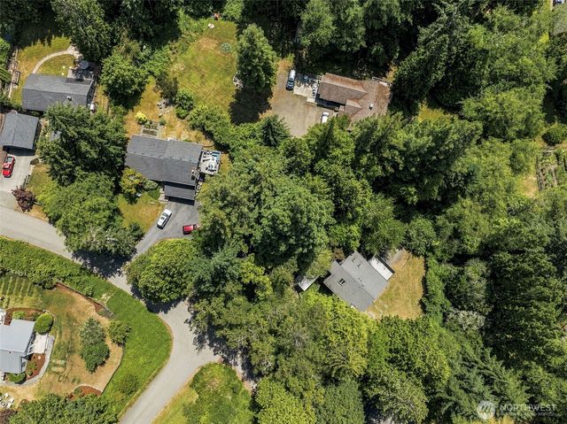 9375 NE Eric Avenue, Bainbridge Island, WA 98110