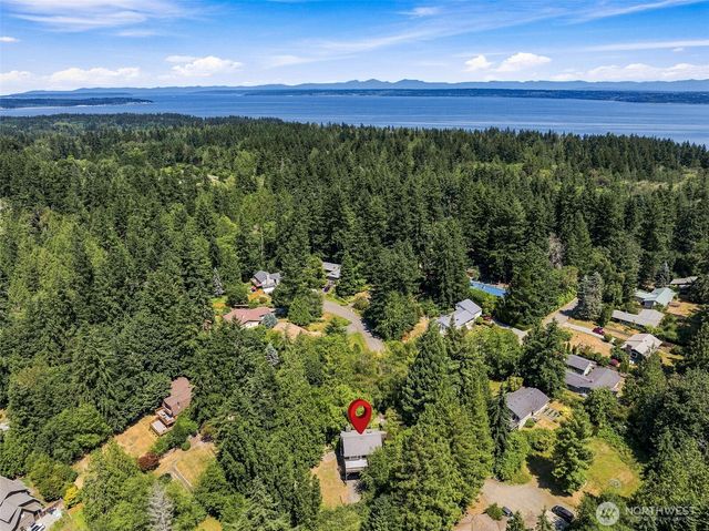 9375 NE Eric Avenue, Bainbridge Island, WA 98110