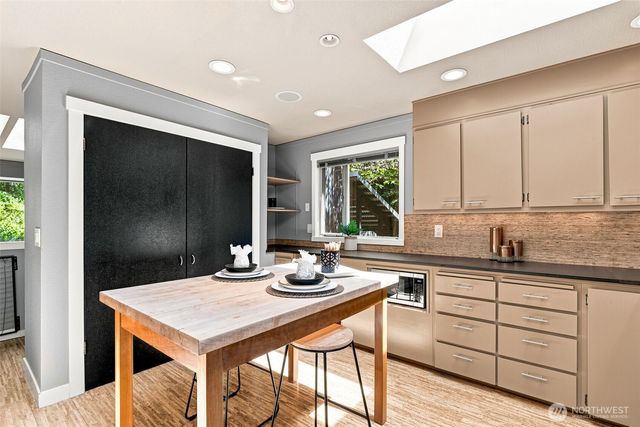 9375 NE Eric Avenue, Bainbridge Island, WA 98110