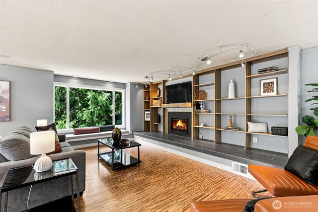 9375 NE Eric Avenue, Bainbridge Island, WA 98110