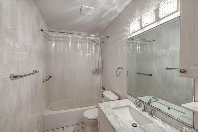 5 Fiore Court, Saint James, NY 11780