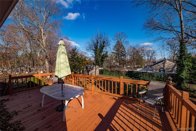 5 Fiore Court, Saint James, NY 11780