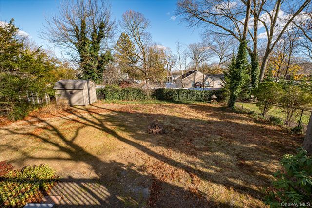 5 Fiore Court, Saint James, NY 11780