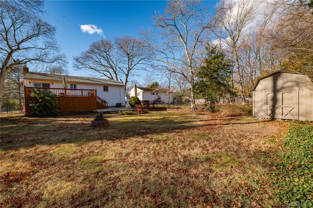 5 Fiore Court, Saint James, NY 11780