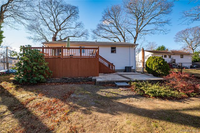 5 Fiore Court, Saint James, NY 11780