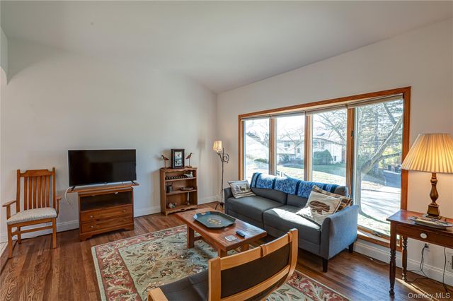 5 Fiore Court, Saint James, NY 11780