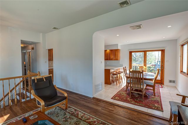 5 Fiore Court, Saint James, NY 11780