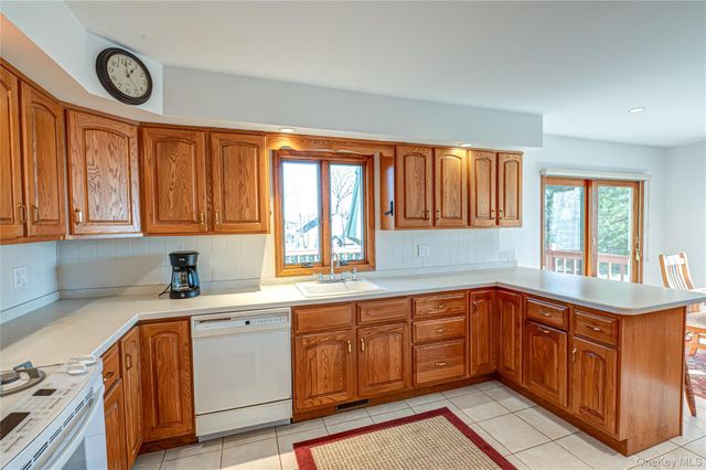 5 Fiore Court, Saint James, NY 11780