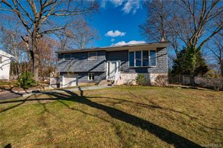 5 Fiore Court, Saint James, NY 11780