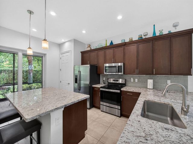 11111 SW Visconti Way, Port St. Lucie, FL 34986