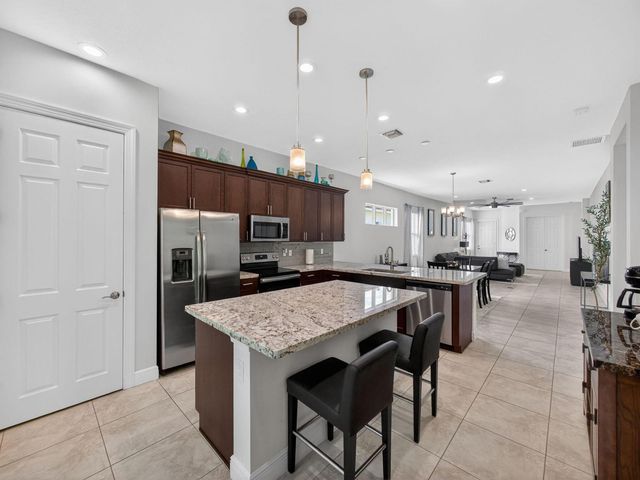 11111 SW Visconti Way, Port St. Lucie, FL 34986