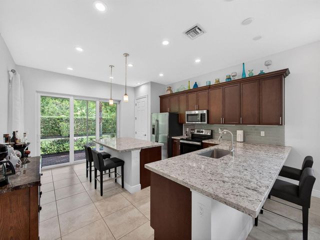 11111 SW Visconti Way, Port St. Lucie, FL 34986
