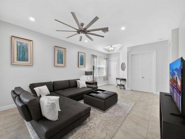 11111 SW Visconti Way, Port St. Lucie, FL 34986