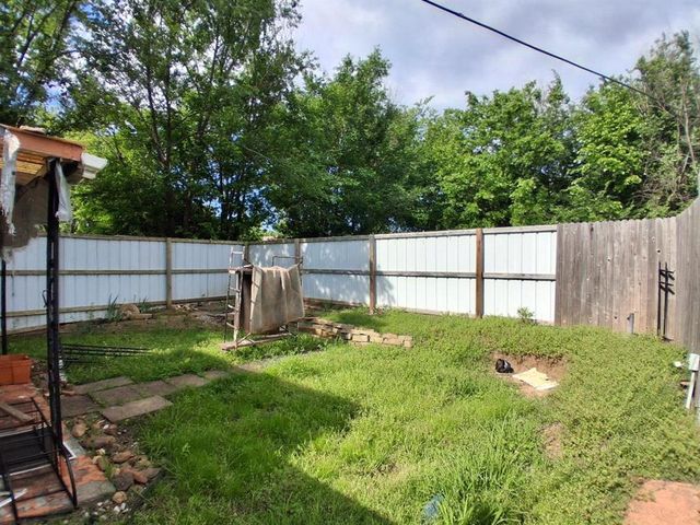 302 N Mead Avenue, Shawnee, OK 74801