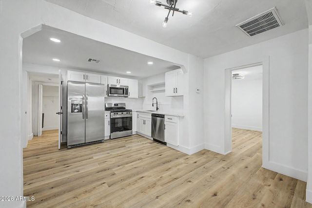 2912 E MONROE Street E, Phoenix, AZ 85034