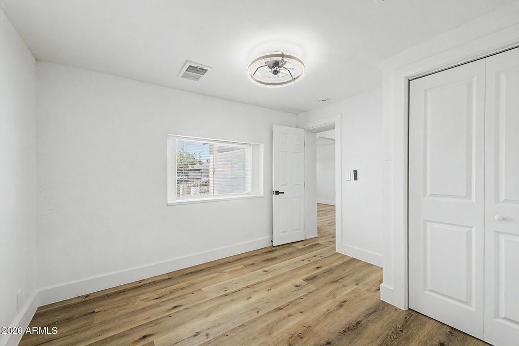 Image 10 of property listing at 2912 E MONROE Street E, Phoenix, AZ 85034