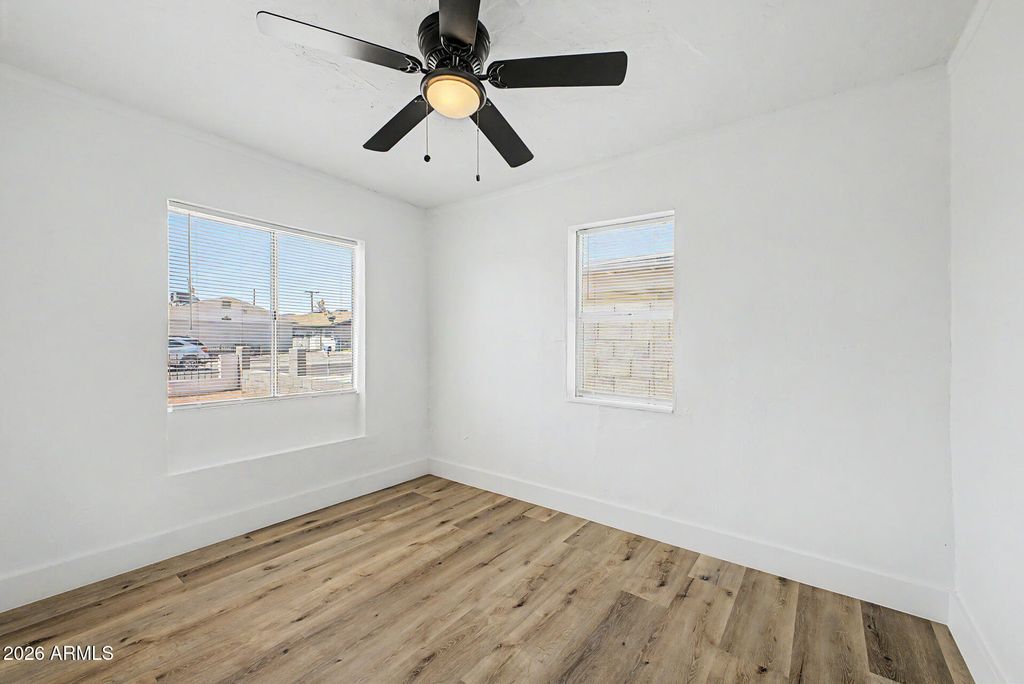 Image 13 of property listing at 2912 E MONROE Street E, Phoenix, AZ 85034