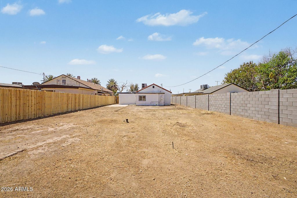Image 22 of property listing at 2912 E MONROE Street E, Phoenix, AZ 85034