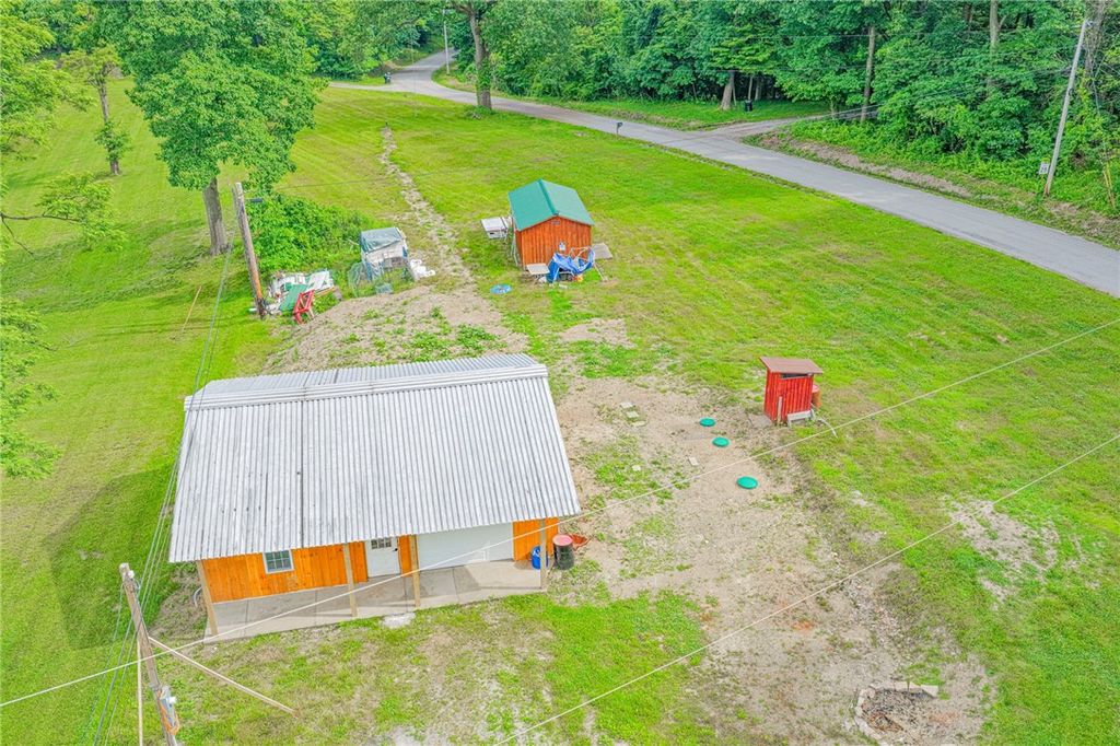 325 Oakdale Road, Darlngtn Twp, PA 16115