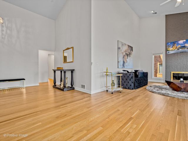 1039 Deerfield Place 1039, Highland Park, IL 60035