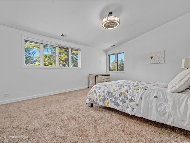 1039 Deerfield Place 1039, Highland Park, IL 60035