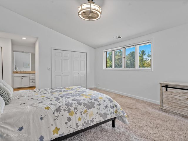 1039 Deerfield Place 1039, Highland Park, IL 60035