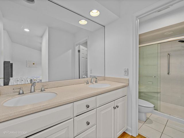 1039 Deerfield Place 1039, Highland Park, IL 60035