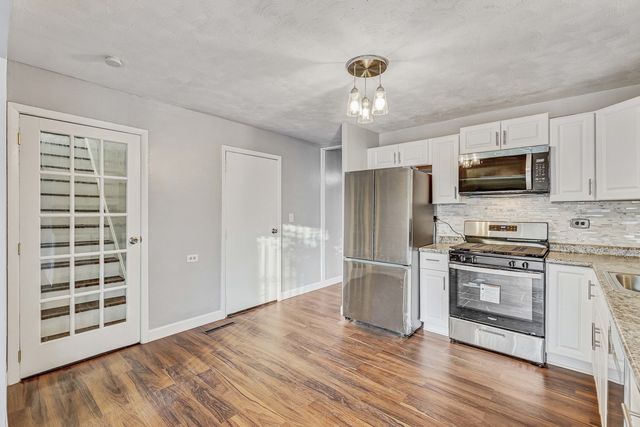 8 Timber Trail, Streamwood, IL 60107