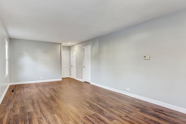 8 Timber Trail, Streamwood, IL 60107