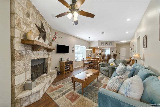 474 Seele St Apt 6B, New Braunfels, TX 78130