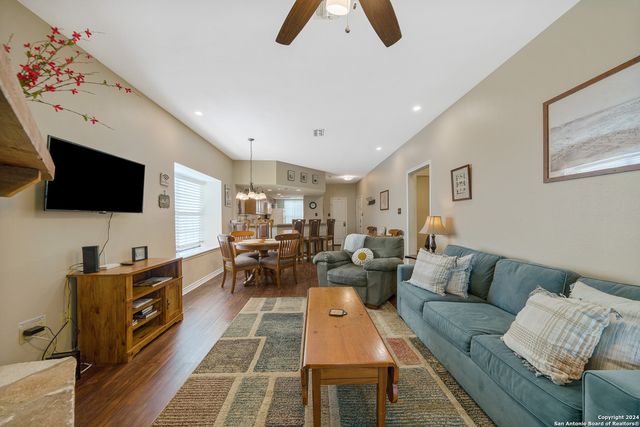 474 Seele St Apt 6B, New Braunfels, TX 78130