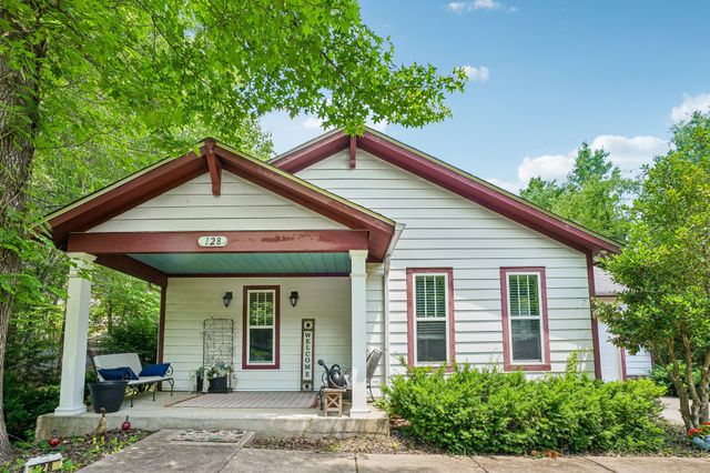 128 Silver Leaf Cir, Dickson, TN 37055