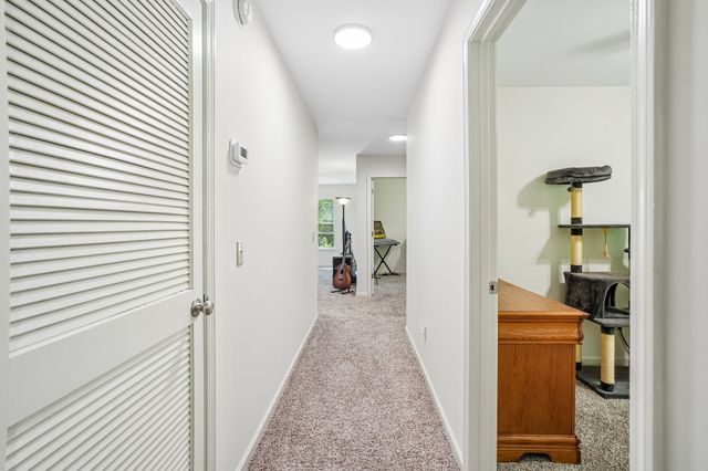128 Silver Leaf Cir, Dickson, TN 37055
