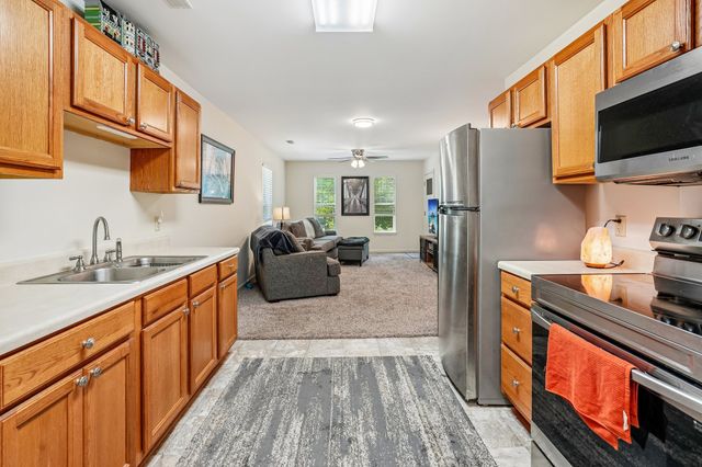128 Silver Leaf Cir, Dickson, TN 37055