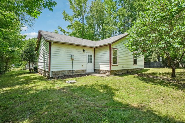 128 Silver Leaf Cir, Dickson, TN 37055