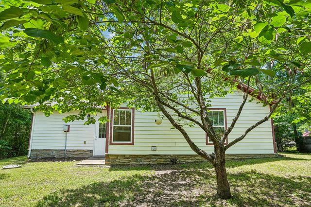 128 Silver Leaf Cir, Dickson, TN 37055