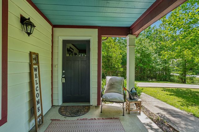 128 Silver Leaf Cir, Dickson, TN 37055